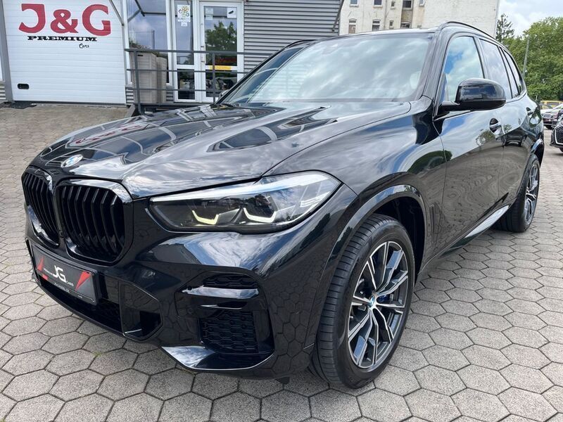 Black sapphire metallic Gebraucht 2021 BMW X5 M Sport SUV | 48.999 € (Fairer Preis) - Bild 1/4