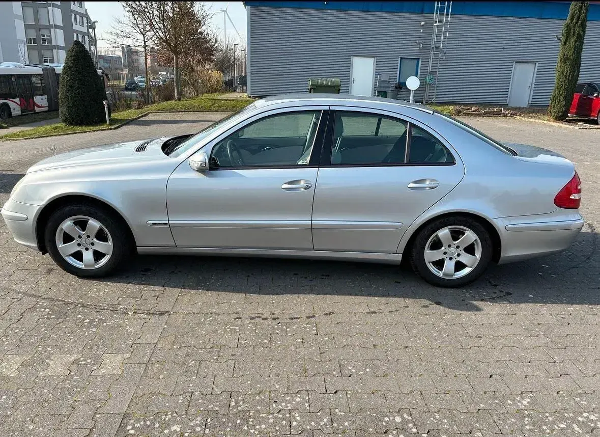 Occasion Mercedes E200 Classic 163 ch (119 kW) 2002 Argent Berline