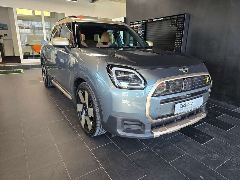 Smokey green Gebraucht 2024 Mini Cooper S Countryman SUV | 50.980 € - Bild 1/4