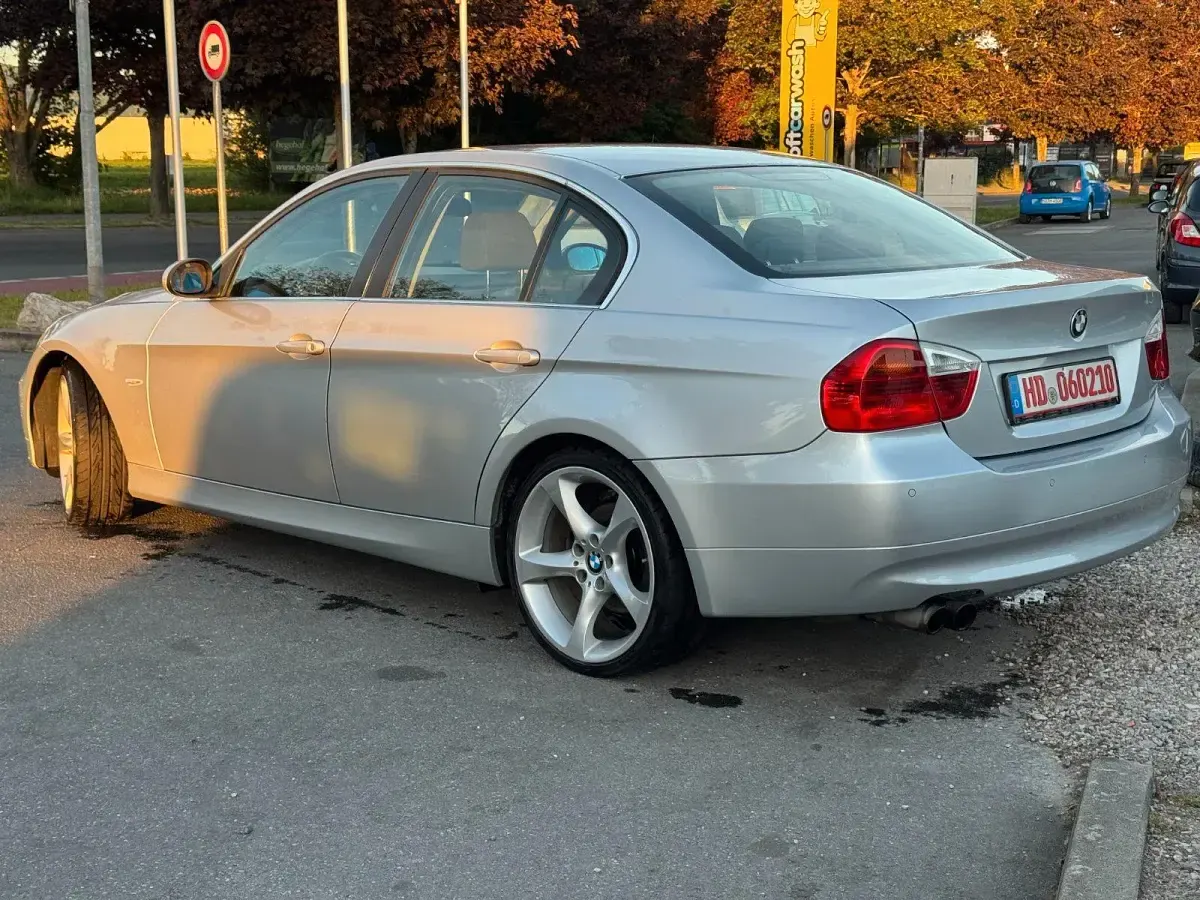 Gebraucht BMW 325 218 PS (160 kW) 2005 Silber Limousine
