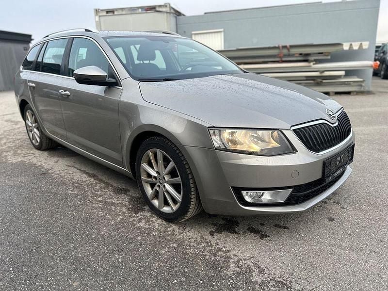 Beige Gebraucht 2015 Skoda Octavia Ambition Kombi | 5.200 € (Superpreis) - Bild 1/4