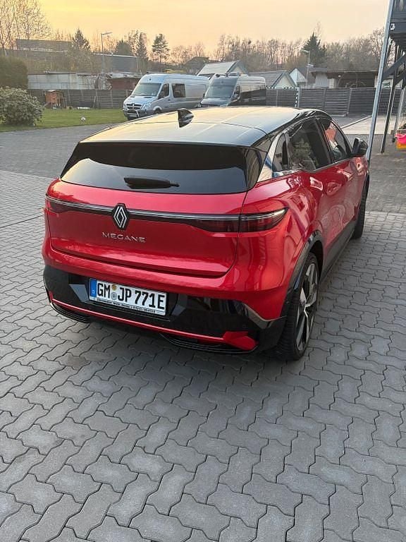 Gebraucht Renault Megane E-Tech Komfort 160 kW (218 PS) 2022 Rot Limousine