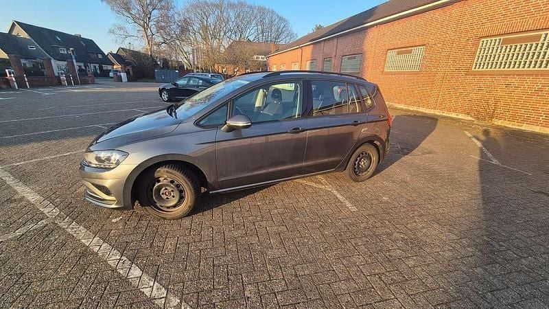 Gebraucht VW Golf VII Comfortline 131 PS (96 kW) 2019 Grau Kombi