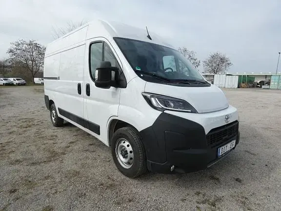 Gebraucht Toyota Proace Comfort 140 PS (102 kW) 2024 Icy white Van / Kleinbus