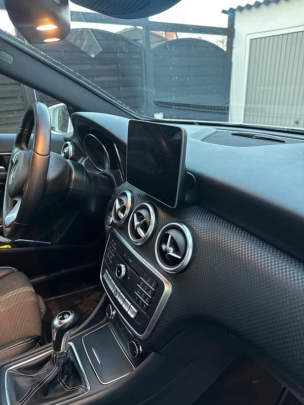 Gebraucht Mercedes A250 211 PS (155 kW) 2017 Weiß Limousine