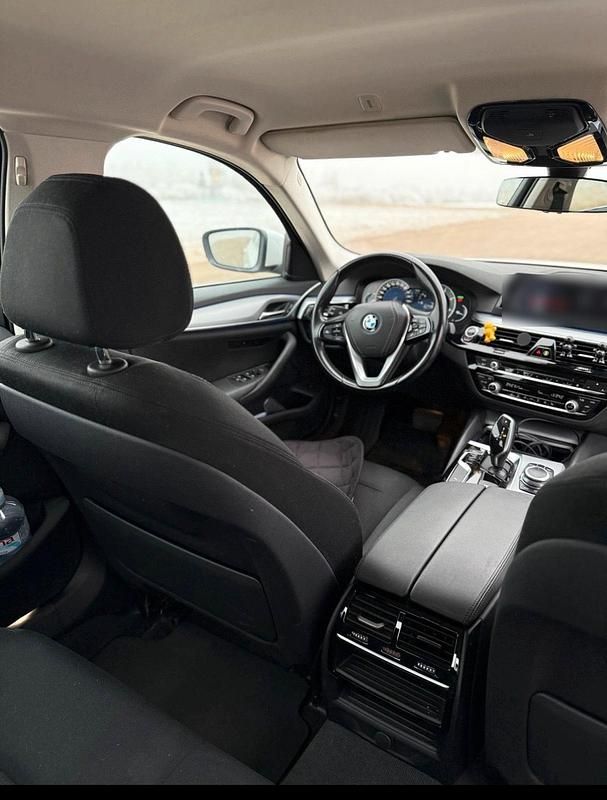 Gebraucht BMW 520 190 PS (139 kW) 2018 Weiß Limousine