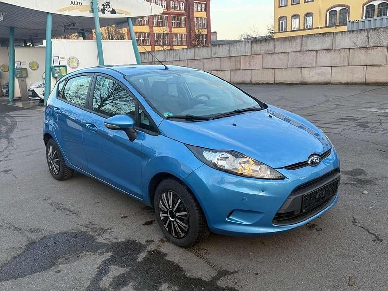 Gebraucht Ford Fiesta Ambiente 69 PS (50 kW) 2011 Blau Kleinwagen