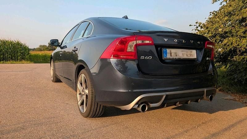 Gebraucht Volvo S60 R-Design 163 PS (119 kW) 2013 Blau Limousine