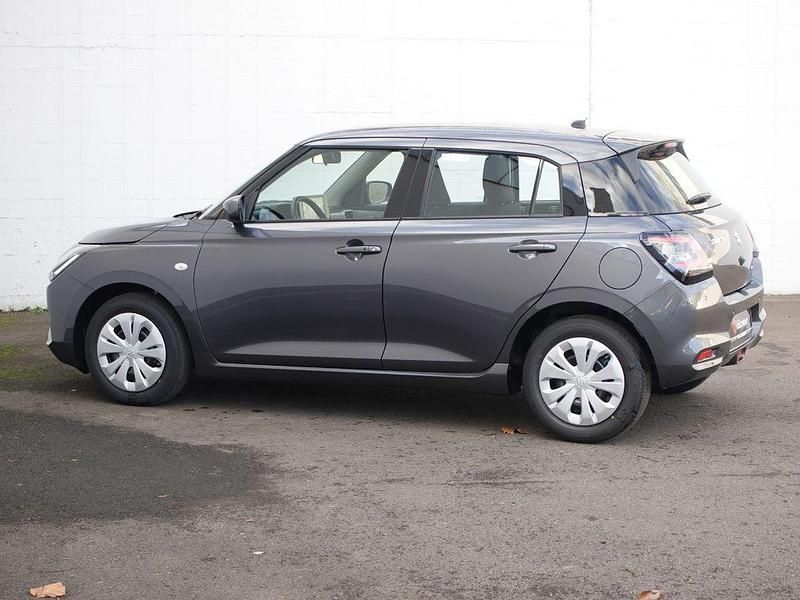 Neu Suzuki Swift Club 83 PS (61 kW) 2025 Grau Limousine