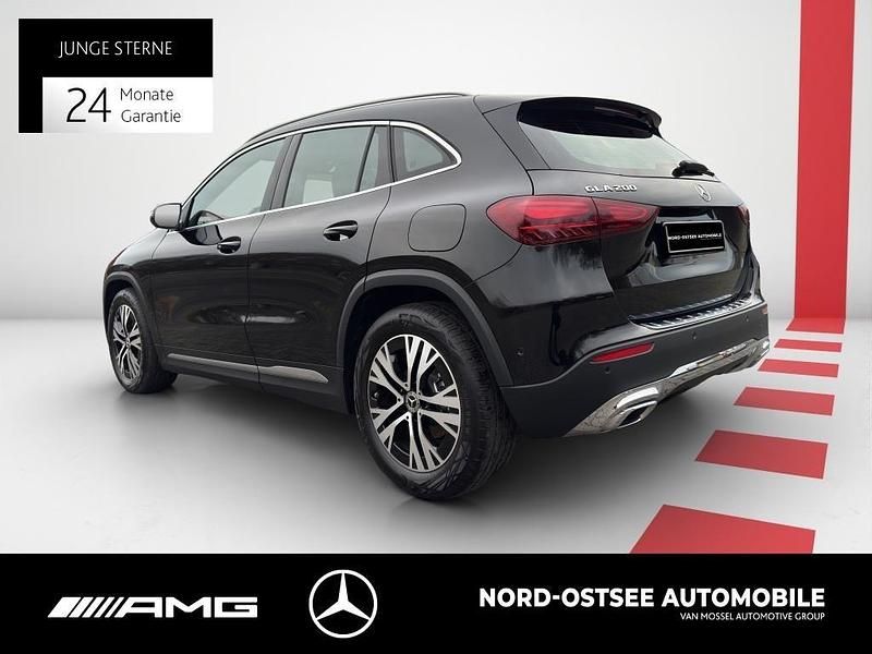 Gebraucht Mercedes GLA200 Progressive 163 PS (119 kW) 2025 Metalliclack kosmosschwarz SUV