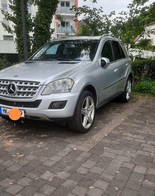 Silber Gebraucht 2009 Mercedes ML320 AMG SUV | 7.900 € (Superpreis) - Bild 1/4