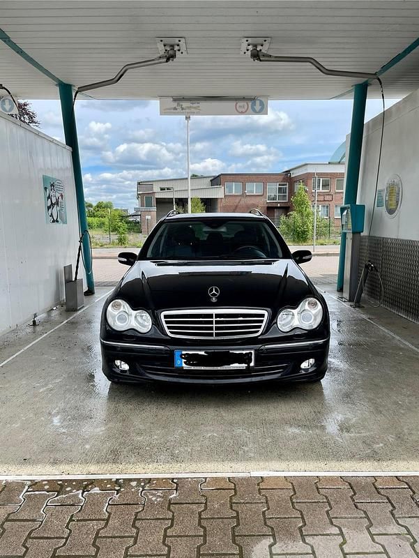 Schwarz Gebraucht 2005 Mercedes C320 Kombi | 4.000 € (Fairer Preis) - Bild 1/4