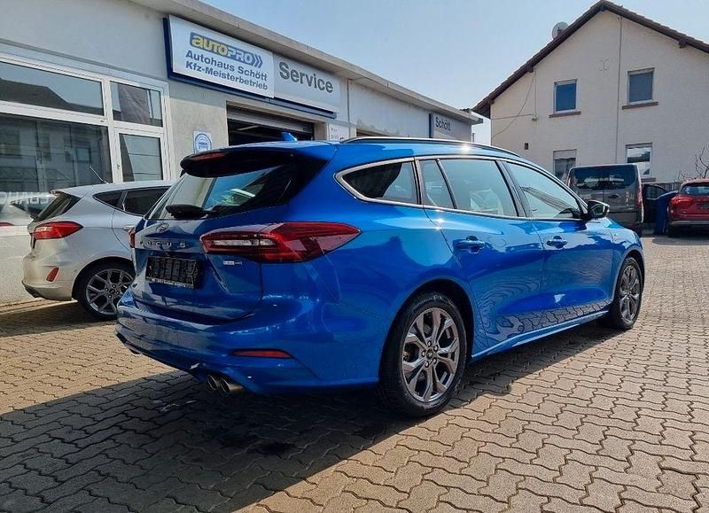 Gebraucht Ford Focus ST-Line 125 PS (91 kW) 2022 Blau Limousine