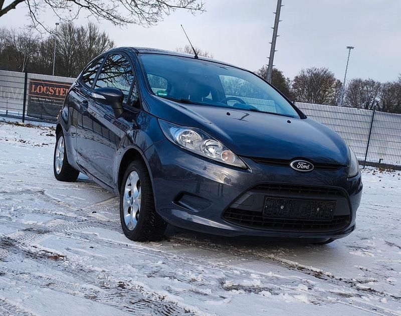 Grau Gebraucht 2009 Ford Fiesta Trend Limousine | 2.500 € (Fairer Preis) - Bild 1/4