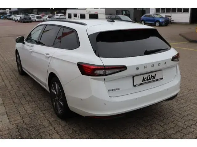 Gebraucht Skoda Superb Selection 150 PS (110 kW) 2025 Kristall weiß Kombi