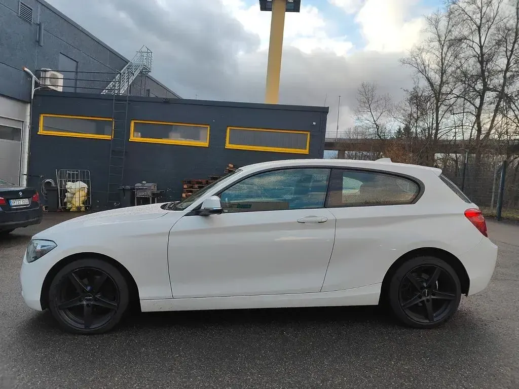 Gebraucht BMW 114 102 PS (75 kW) 2013 Weiß Kleinwagen