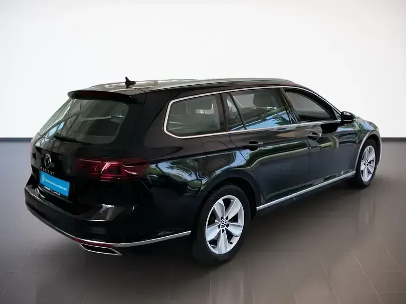 Gebraucht VW Passat Elegance 150 PS (110 kW) 2024 Deep black perleffekt Kombi