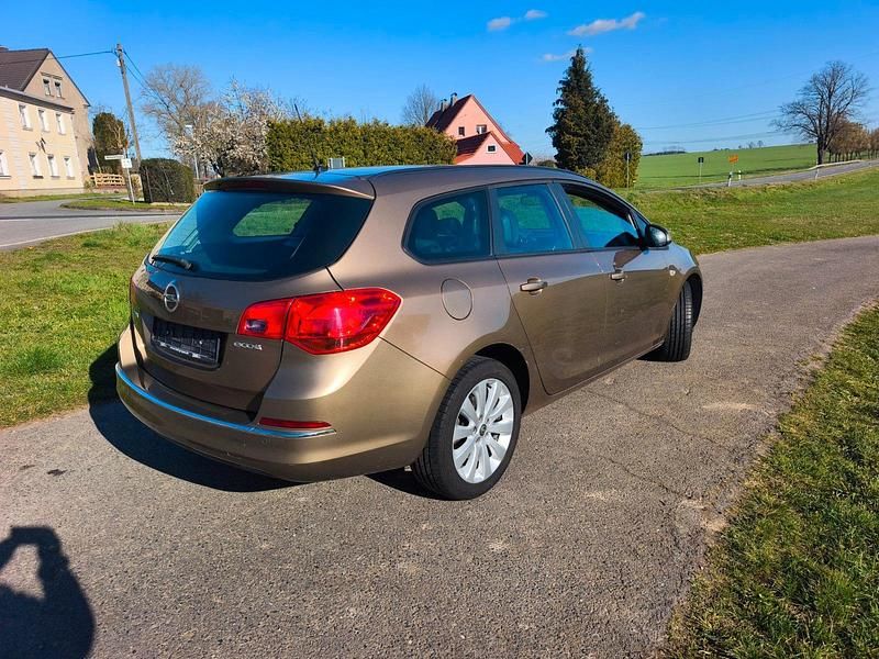 Gebraucht Opel Astra 140 PS (102 kW) 2013 Braun Kombi