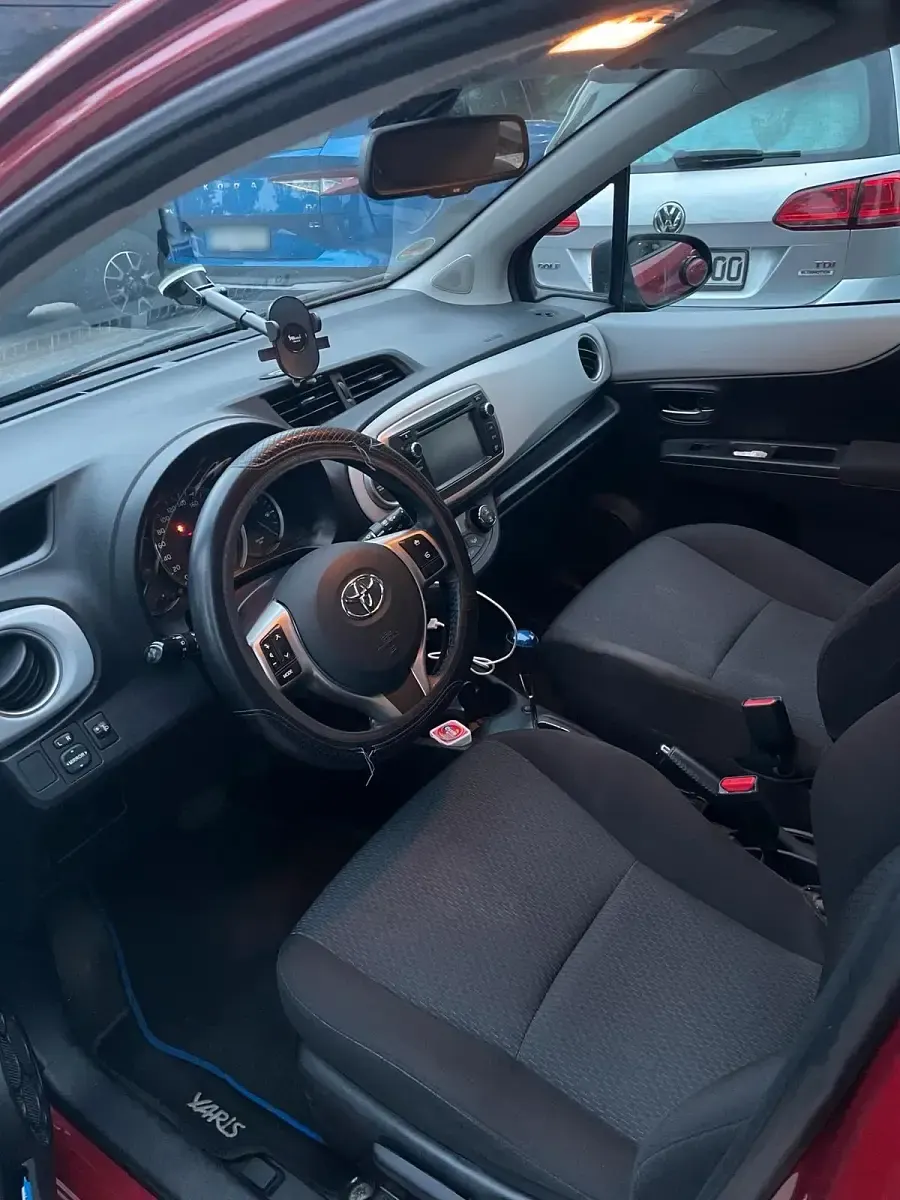 Gebraucht Toyota Yaris Hybrid 116 PS (85 kW) 2014 Rot Kleinwagen