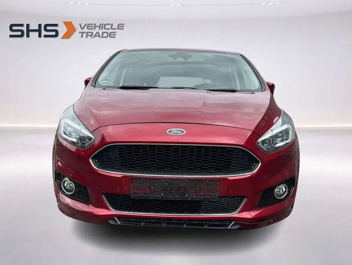 Używany Ford S-MAX Titanium 160 KM (117 kW) 2018 Czerwony Minivan