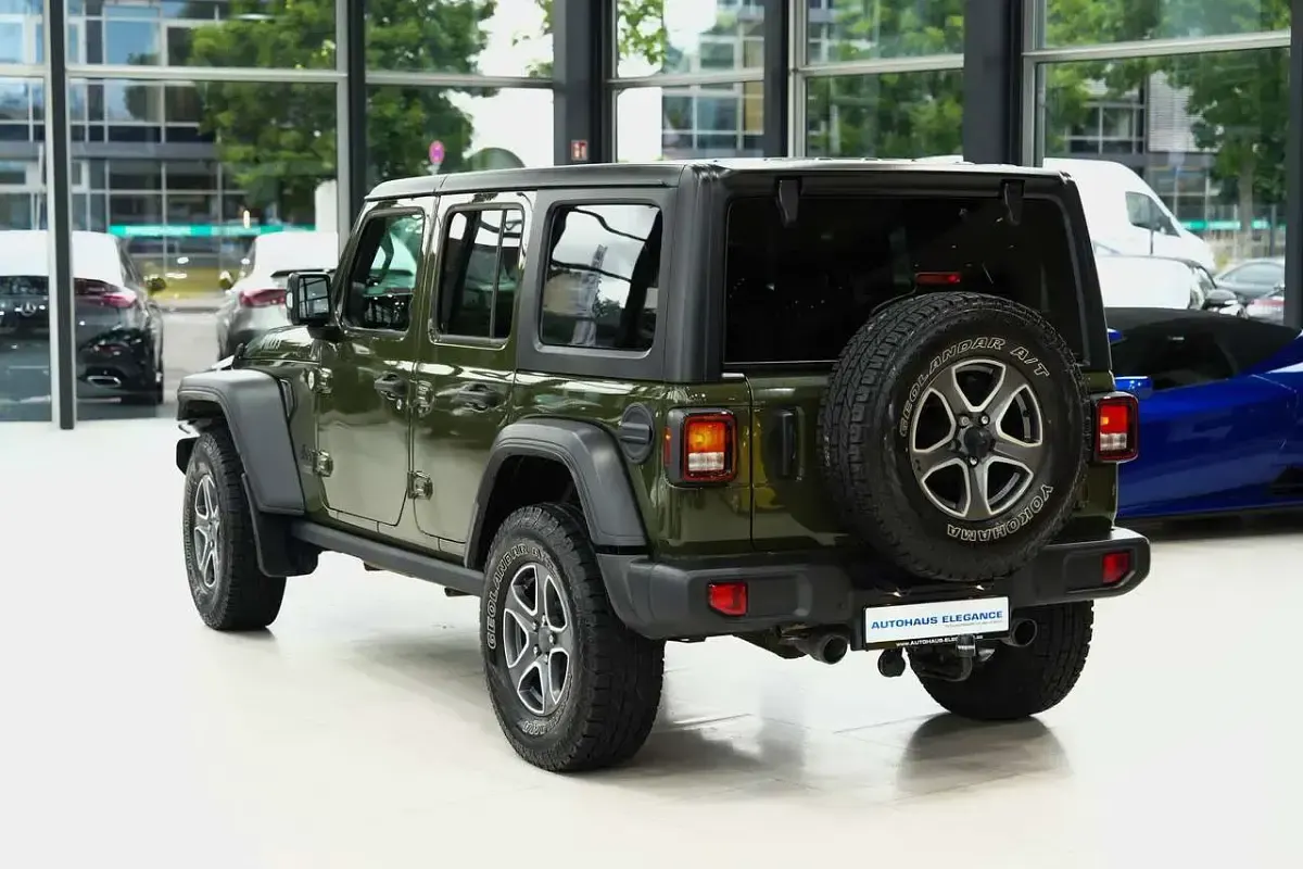 Gebraucht Jeep Wrangler Sport 272 PS (200 kW) 2021 Sarge green clear coat SUV