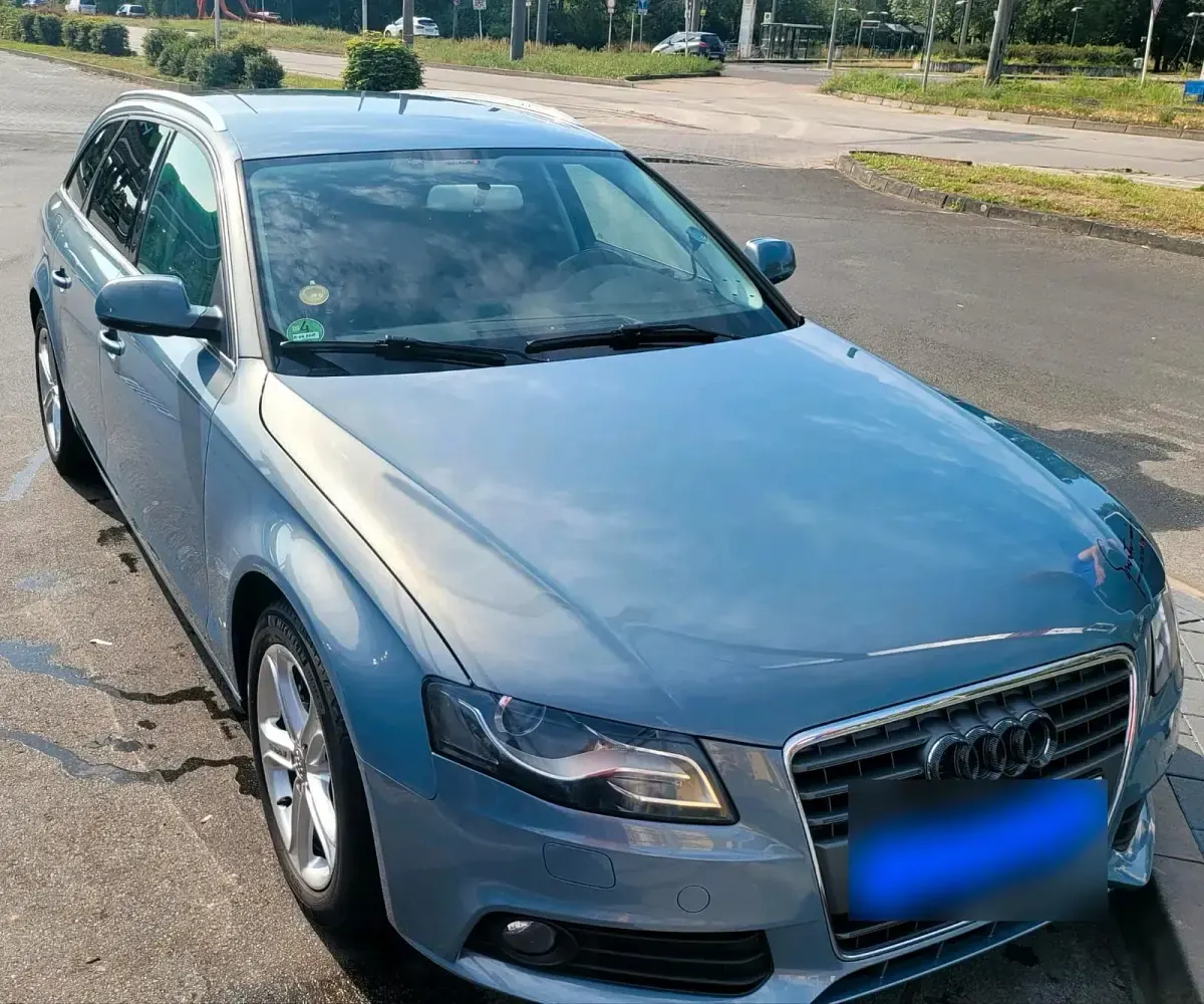 Gebraucht Audi A4 149 PS (109 kW) 2011 Blau Kombi