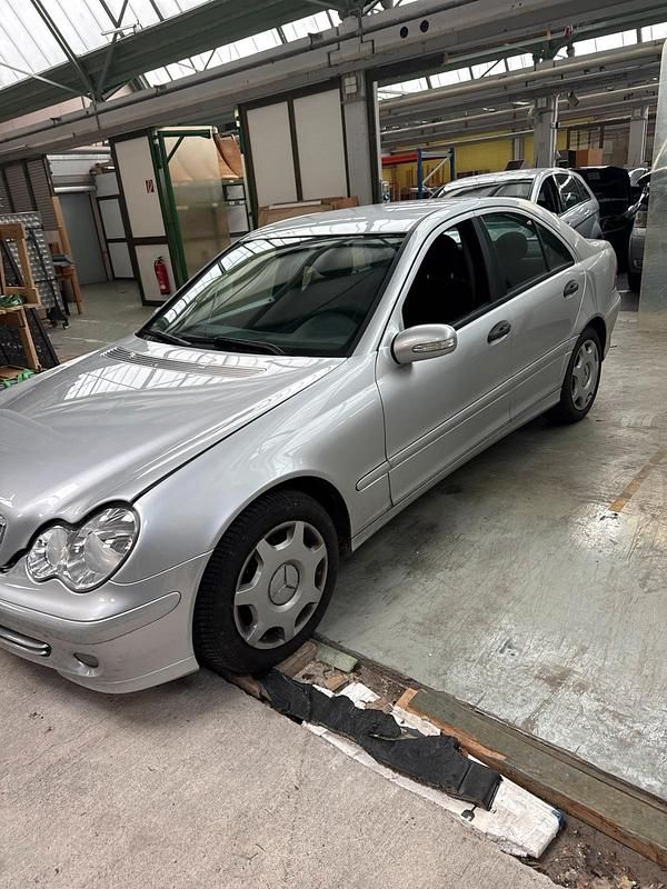 Gebraucht Mercedes C200 160 PS (117 kW) 2006 Silber Limousine