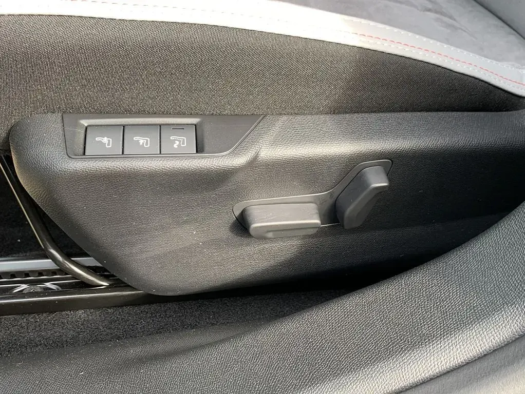 Neu Citroën C4 131 PS (96 kW) 2025 Schwarz SUV