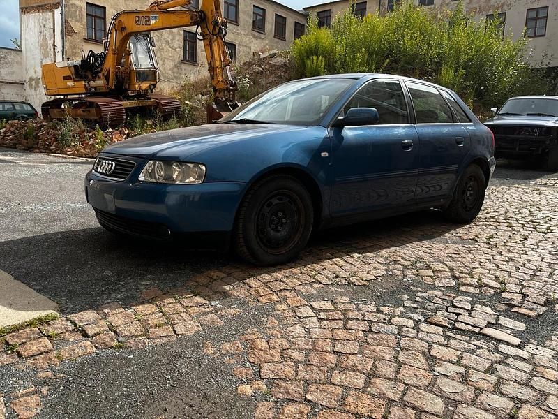 Blau Gebraucht 2002 Audi A3 Kleinwagen | 1.300 € (Superpreis) - Bild 1/4
