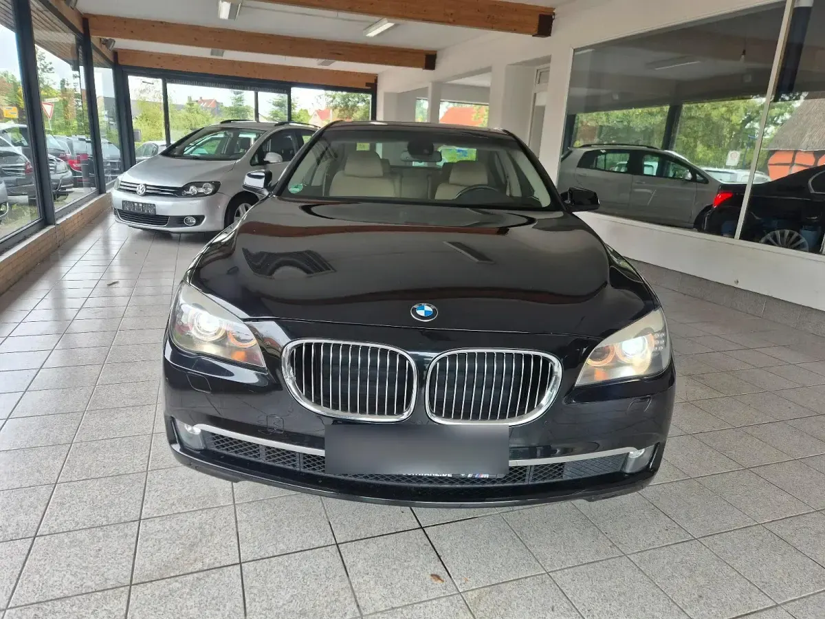 Gebraucht BMW 740 265 PS (194 kW) 2010 Schwarz Limousine