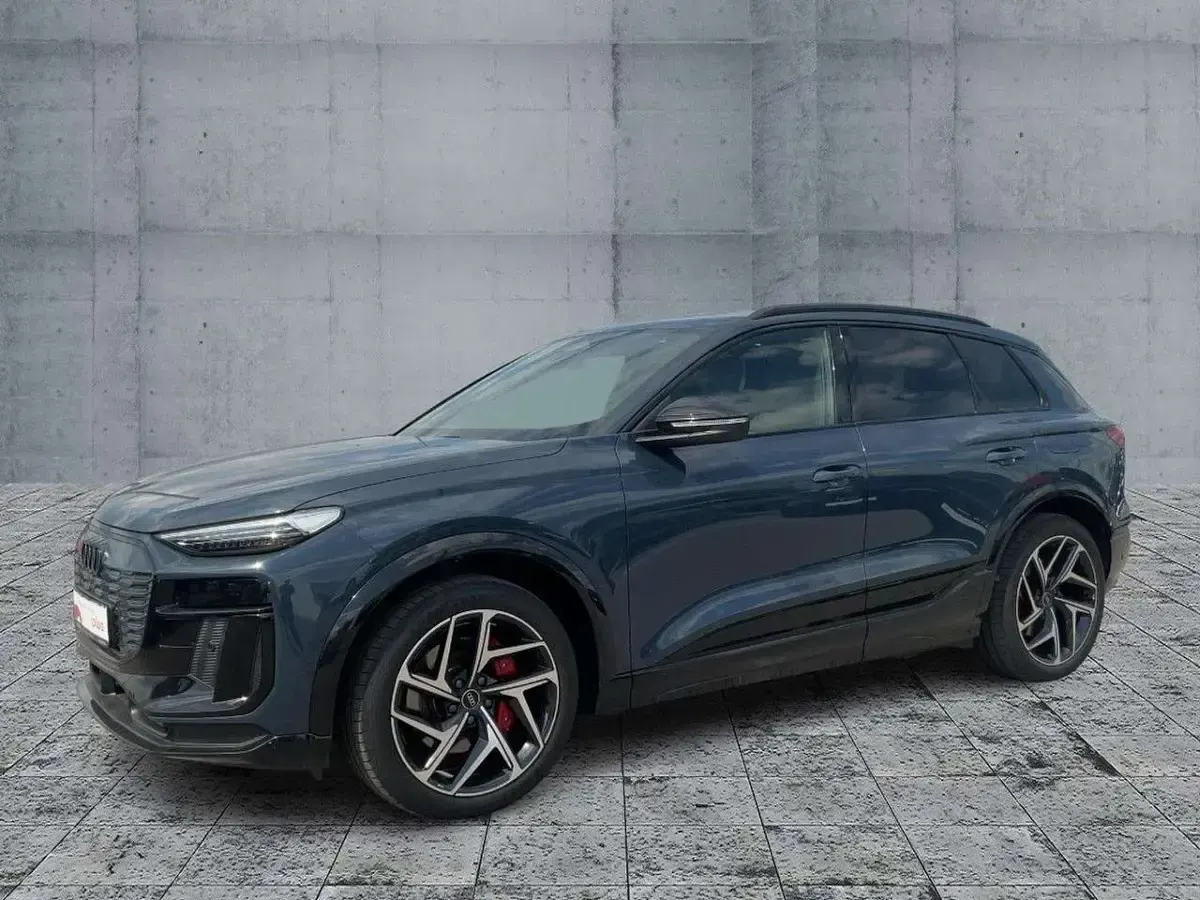 Gebraucht Audi SQ6 e-tron Ambiente 359 kW (489 PS) 2025 Plasmablau metallic SUV