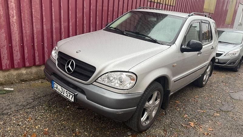 Silber Gebraucht 2000 Mercedes ML320 SUV | 1.999 € (Superpreis) - Bild 1/4