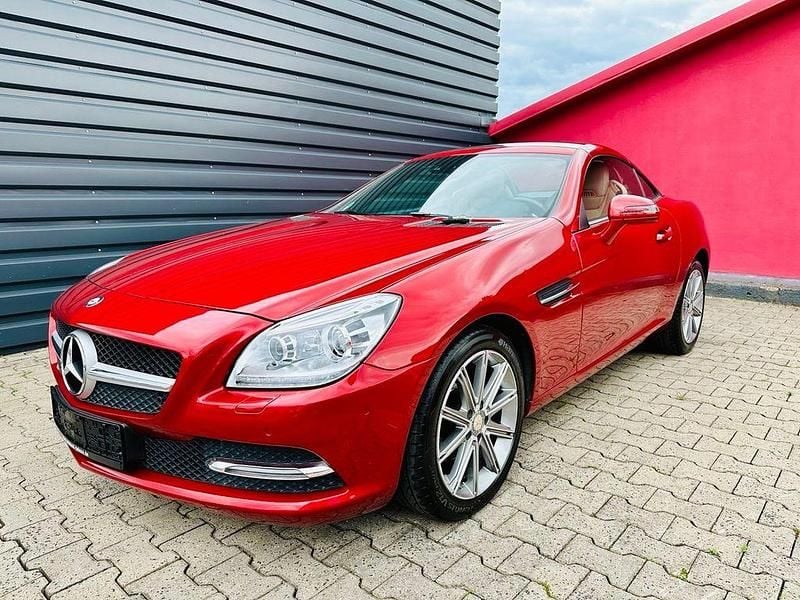 Rot Gebraucht 2014 Mercedes SLK200 Cabrio | 20.990 € (Fairer Preis) - Bild 1/4