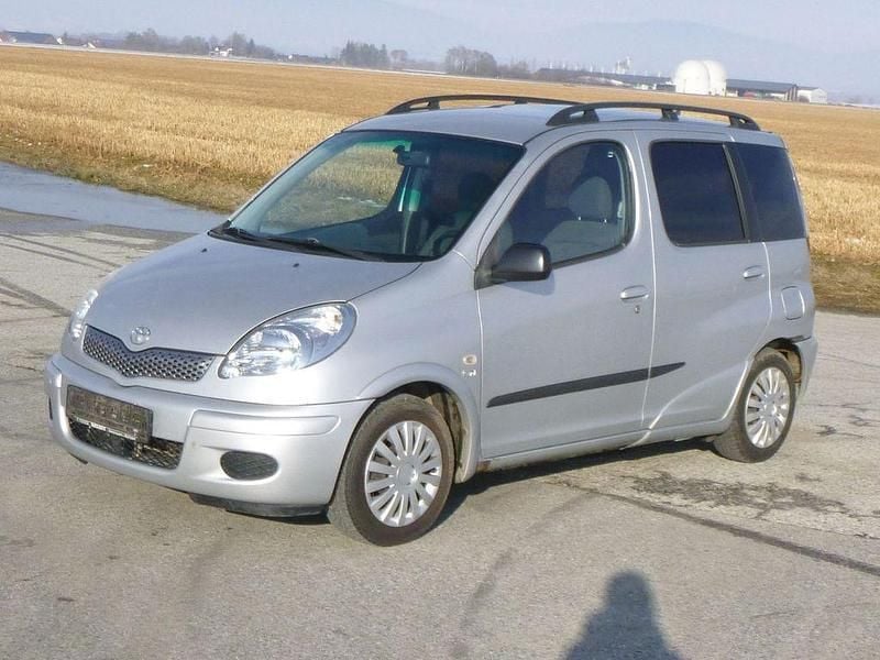 Silber Gebraucht 2003 Toyota Yaris Verso Sol Van / Kleinbus | 1.650 € (Fairer Preis) - Bild 1/4