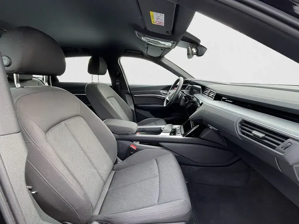 Używany Audi e-tron Ambiente 300 kW (408 KM) 2022 Czarny SUV
