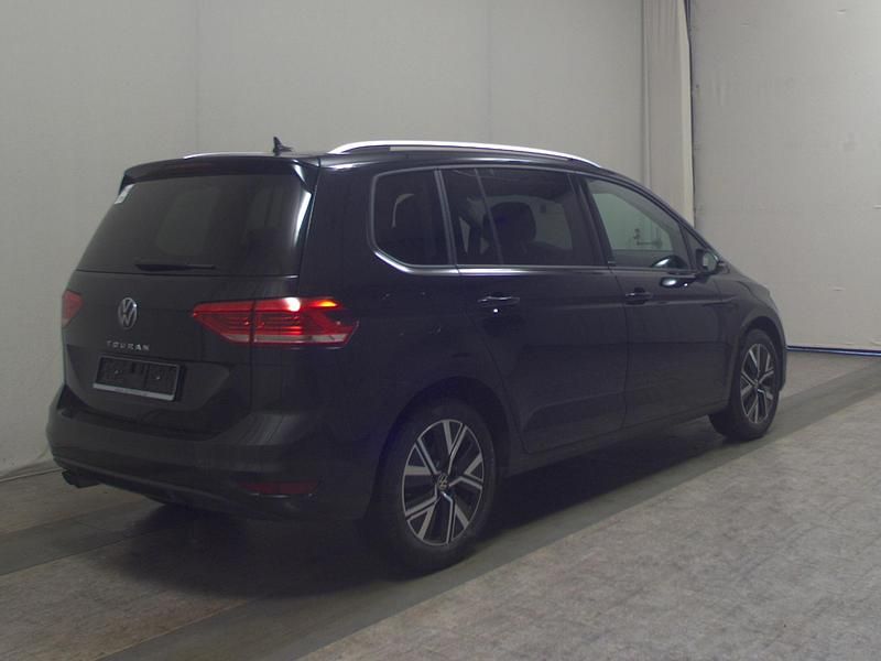 Gebraucht VW Touran Active 150 PS (110 kW) 2022 Schwarz Van / Kleinbus