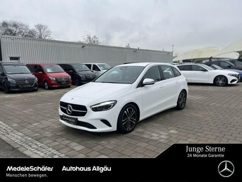 Gebraucht Mercedes 200 150 PS (110 kW) 2024 Unilack polarweiß Limousine