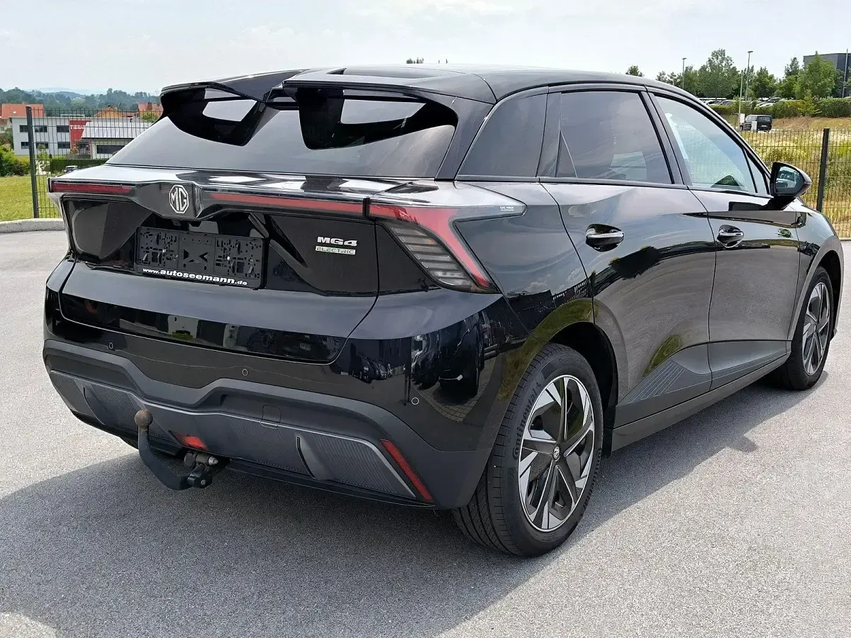 Gebraucht MG MG4 EV Luxury 150 kW (204 PS) 2022 Schwarz Kleinwagen