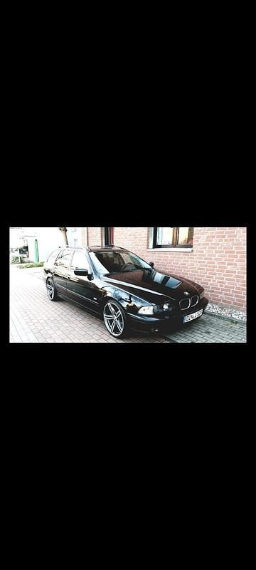 Schwarz Gebraucht 2000 BMW 528 Kombi | 9.999 € (Teuer) - Bild 1/4