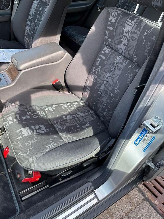 Gebraucht Mercedes E280 Avantgarde 193 PS (141 kW) 1996 Silber Limousine