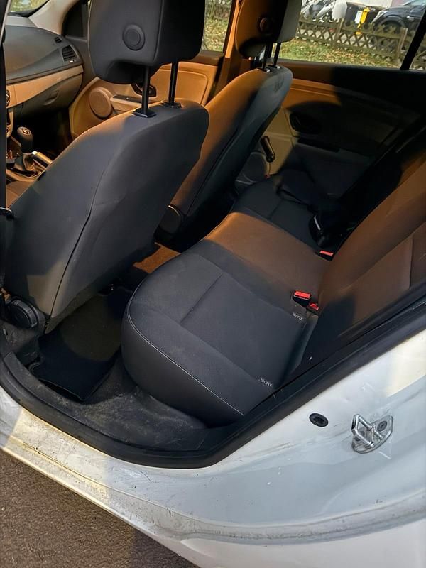 Gebraucht Renault Mégane 110 PS (80 kW) 2011 Weiß Limousine