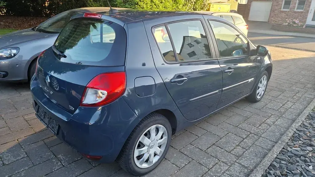 Gebraucht Renault Clio 103 PS (75 kW) 2012 Blau Limousine