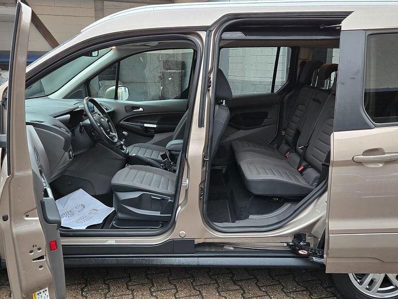 Gebraucht Ford Tourneo Connect Titanium 120 PS (88 kW) 2019 Silber Van / Kleinbus