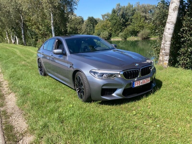 Blau Gebraucht 2018 BMW M5 Limousine | 60.900 € (Fairer Preis) - Bild 1/4