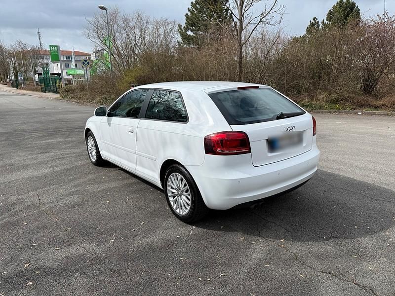 Gebraucht Audi A3 92 PS (67 kW) 2011 Weiß Kleinwagen