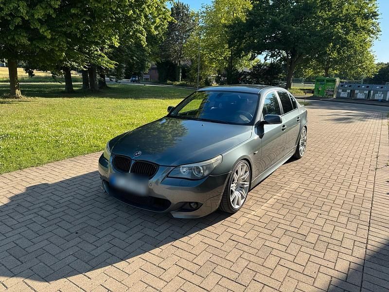 Grau Gebraucht 2005 BMW 535 Limousine | 12.699 € - Bild 1/4