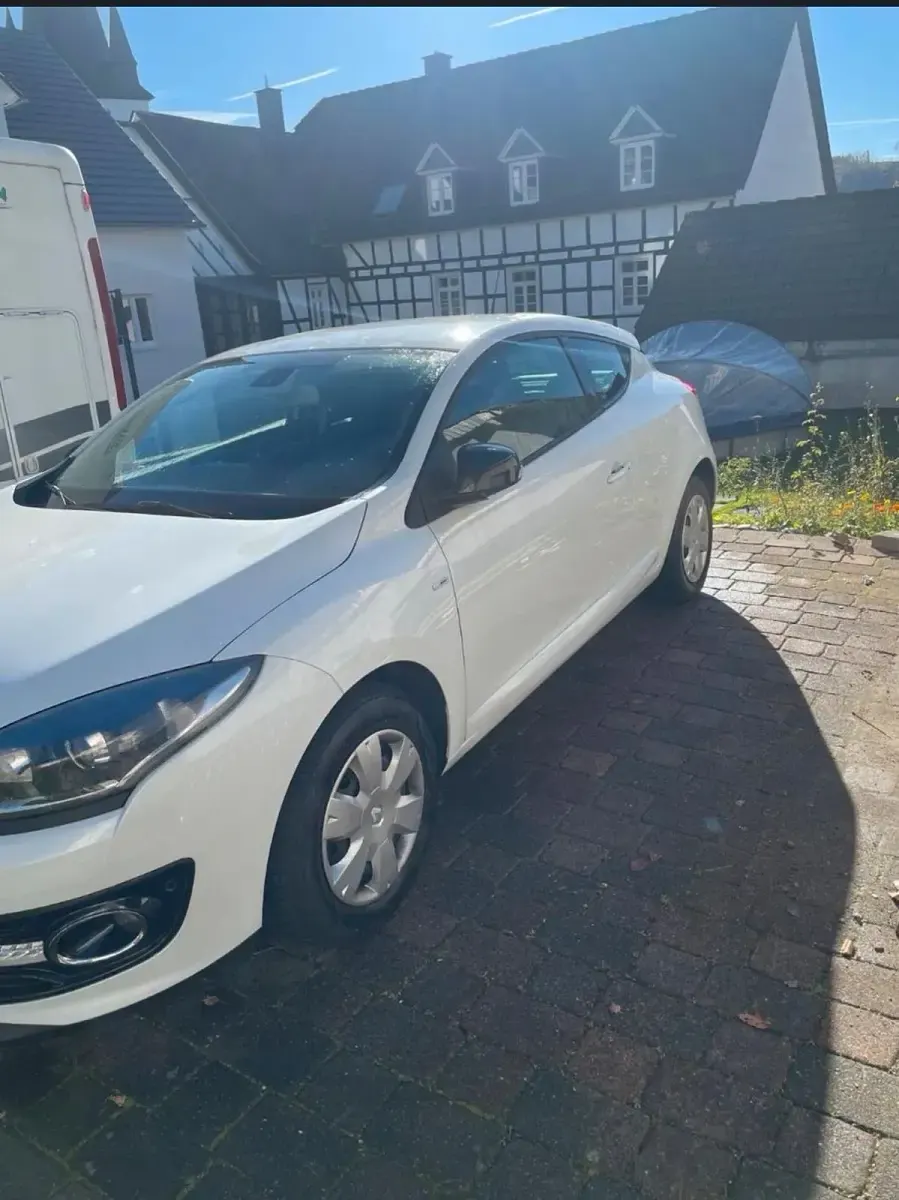 Gebraucht Renault Mégane Coupé 132 PS (97 kW) 2015 Weiß Coupé