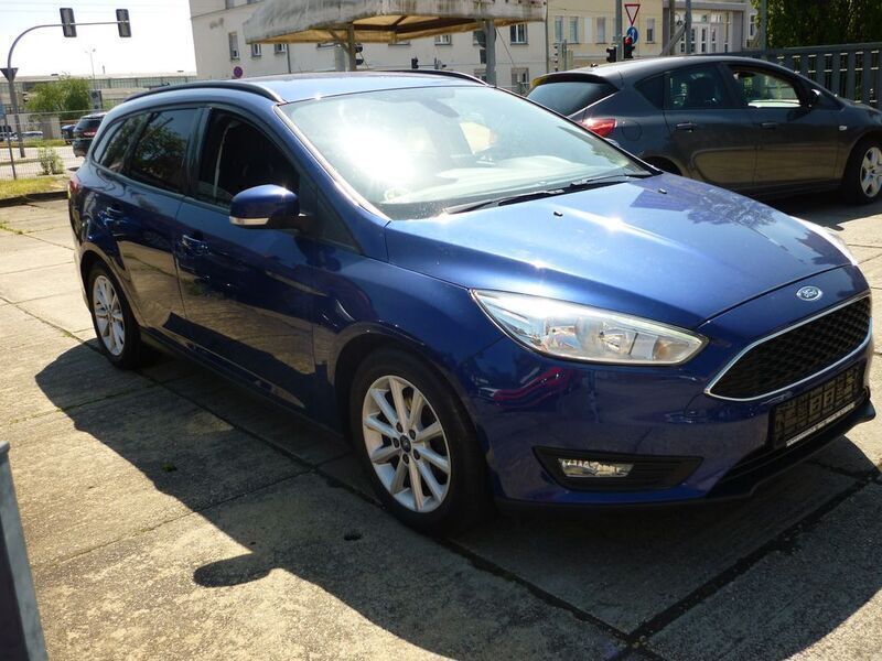 Gebraucht Ford Focus Business Edition 125 PS (91 kW) 2016 Indicblau metallic Kombi