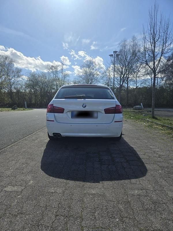 Gebraucht BMW 520 Performance 190 PS (139 kW) 2015 Weiß Kombi