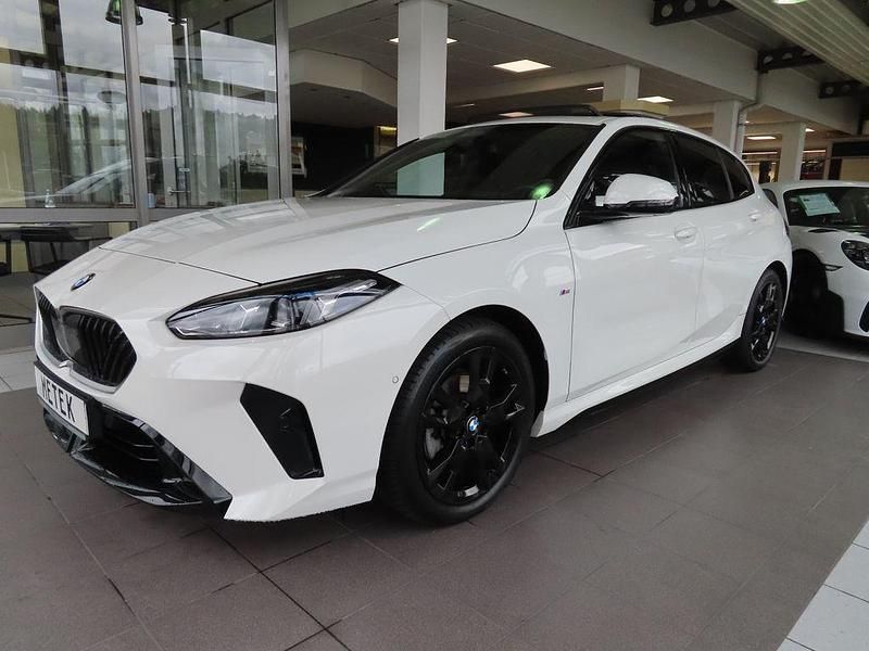 Weiß Gebraucht 2024 BMW 120 M Sport Kleinwagen | 34.980 € (Fairer Preis) - Bild 1/4